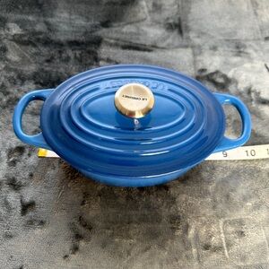 LE CREUSET Signature Oval Dutch Oven